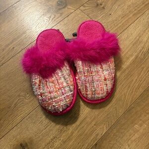 Girls slippers 2/3 NWOT
